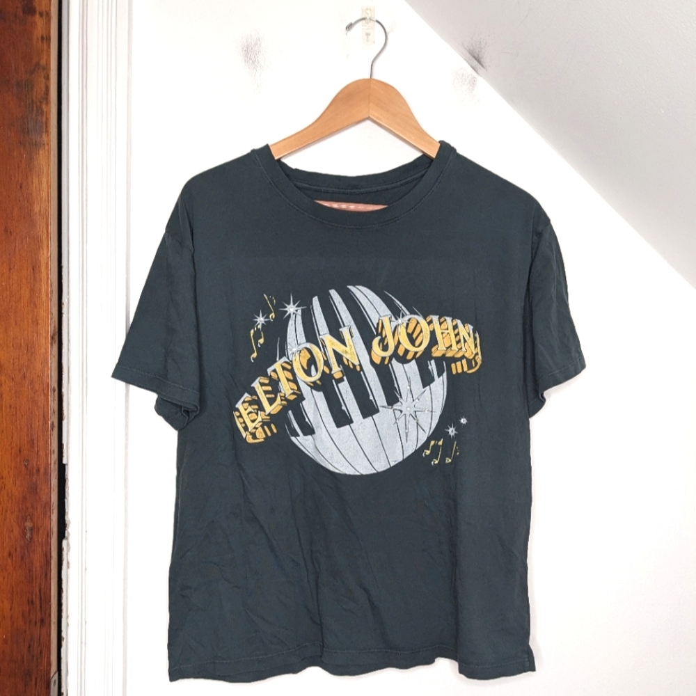 DAYDREAMER Elton John 1980 World Tour Graphic Band Boyfriend Tee NEW Size M